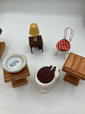 6-piece Miniature Porcelain Toilet with Dark Wood Seat and 2-tabes and light